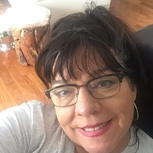 Meet your Posher, Debbie